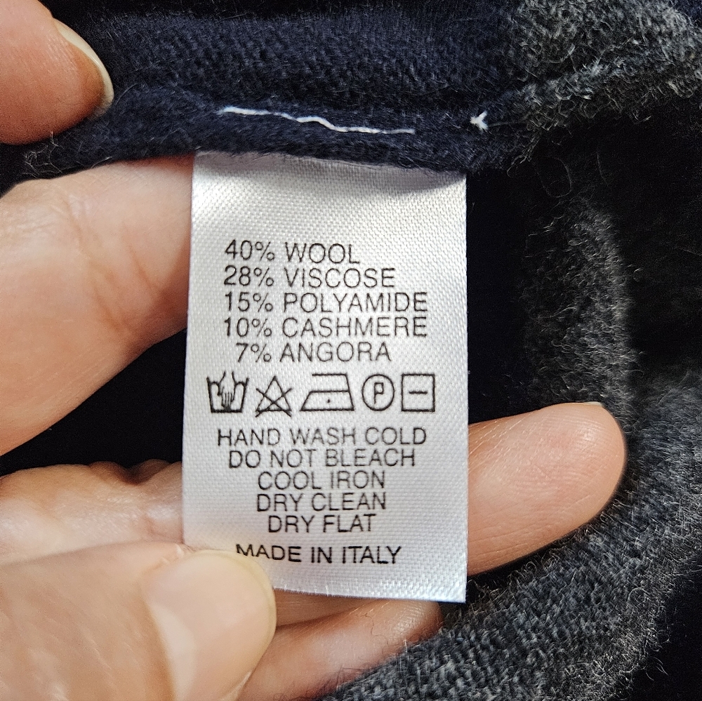 Culturata Roma Wool V-Neck Sweater - Picture 5 of 8